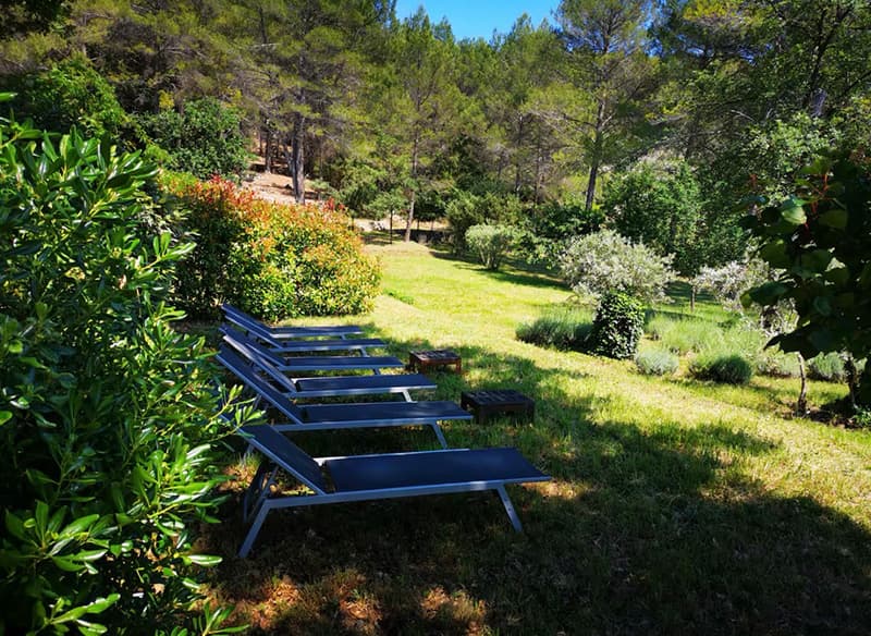 Espaces extérieurs du mas pour activités et repos - vue 1