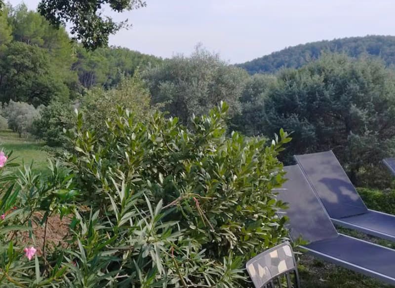Espaces extérieurs du mas pour activités et repos - vue 2